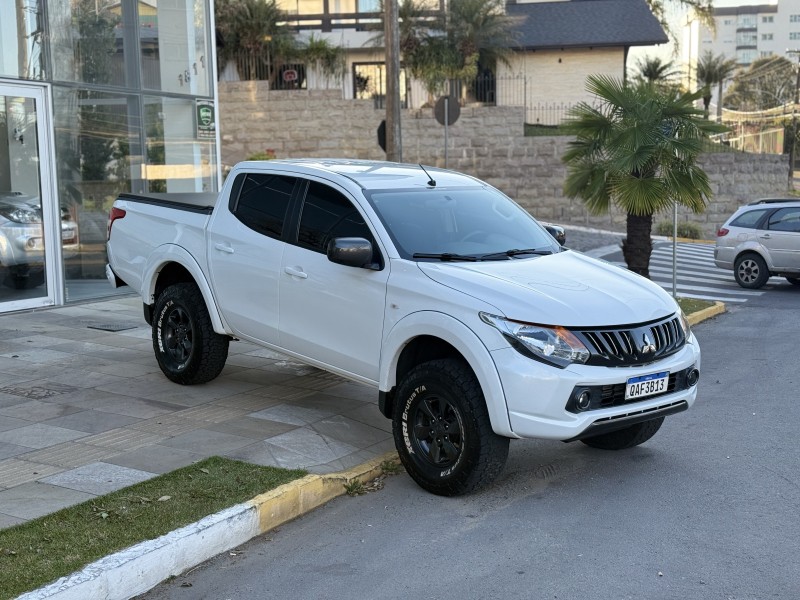 L200 TRITON 2.4 16V TURBO DIESEL SPORT GLS CD 4P 4X4 MANUAL - 2017 - FARROUPILHA