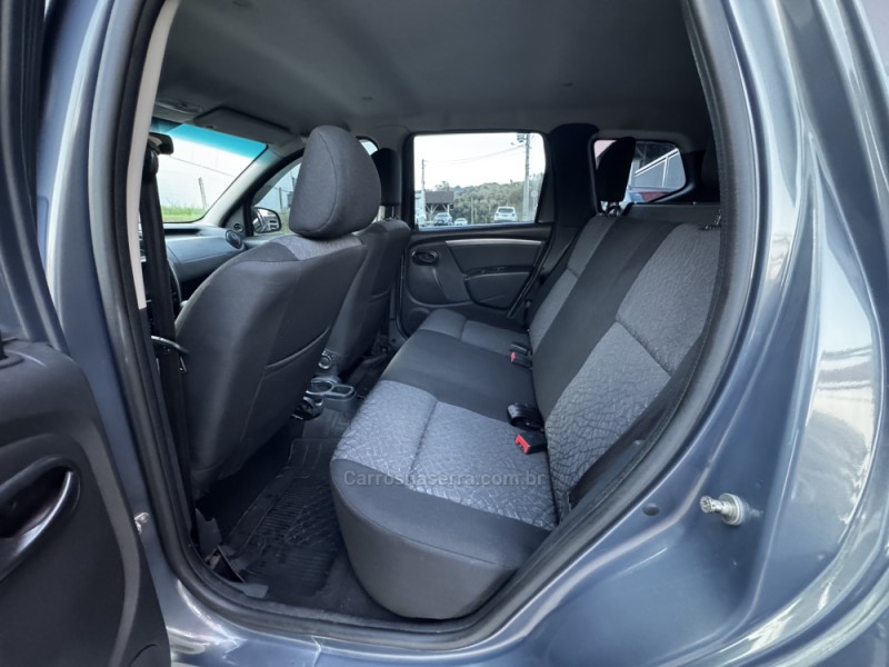 DUSTER 1.6 EXPRESSION 4X2 16V FLEX 4P MANUAL - 2013 - FELIZ