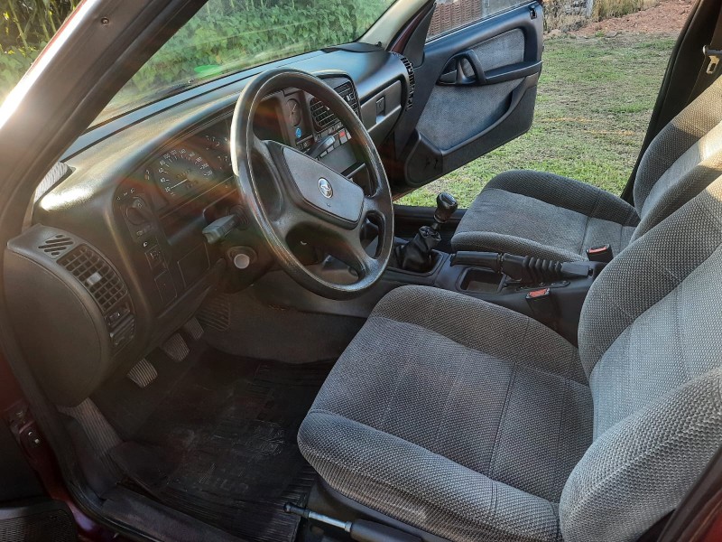 OMEGA 2.0 MPFI GLS 8V GASOLINA 4P MANUAL - 1993 - FARROUPILHA