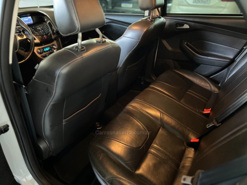 FOCUS 2.0 SE FASTBACK 16V FLEX 4P AUTOMÁTICO - 2015 - CAXIAS DO SUL