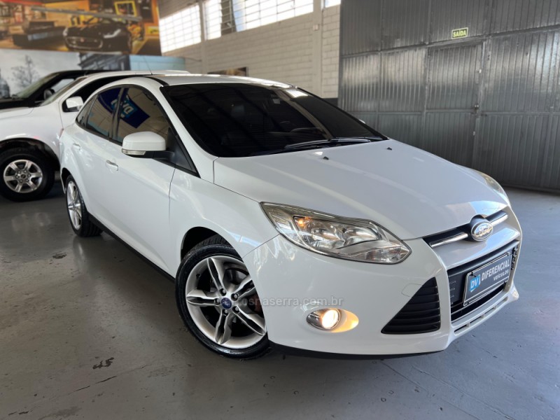 FOCUS 2.0 SE FASTBACK 16V FLEX 4P AUTOMÁTICO - 2015 - CAXIAS DO SUL