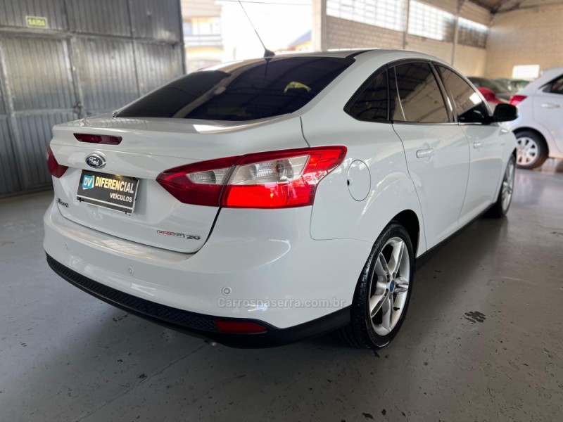 FOCUS 2.0 SE FASTBACK 16V FLEX 4P AUTOMÁTICO - 2015 - CAXIAS DO SUL