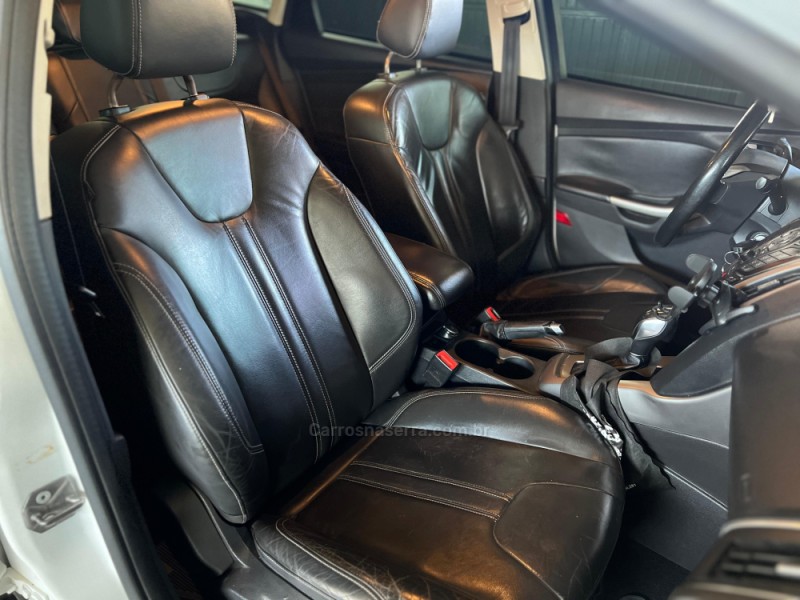 FOCUS 2.0 SE FASTBACK 16V FLEX 4P AUTOMÁTICO - 2015 - CAXIAS DO SUL