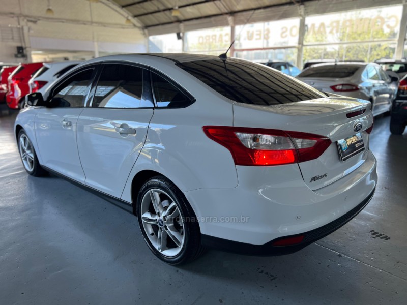 FOCUS 2.0 SE FASTBACK 16V FLEX 4P AUTOMÁTICO - 2015 - CAXIAS DO SUL