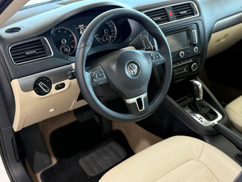 JETTA 2.0 TSI DSG HIGHLINE 200CV GASOLINA 4P AUTOMÁTICO - 2012 - CAXIAS DO SUL