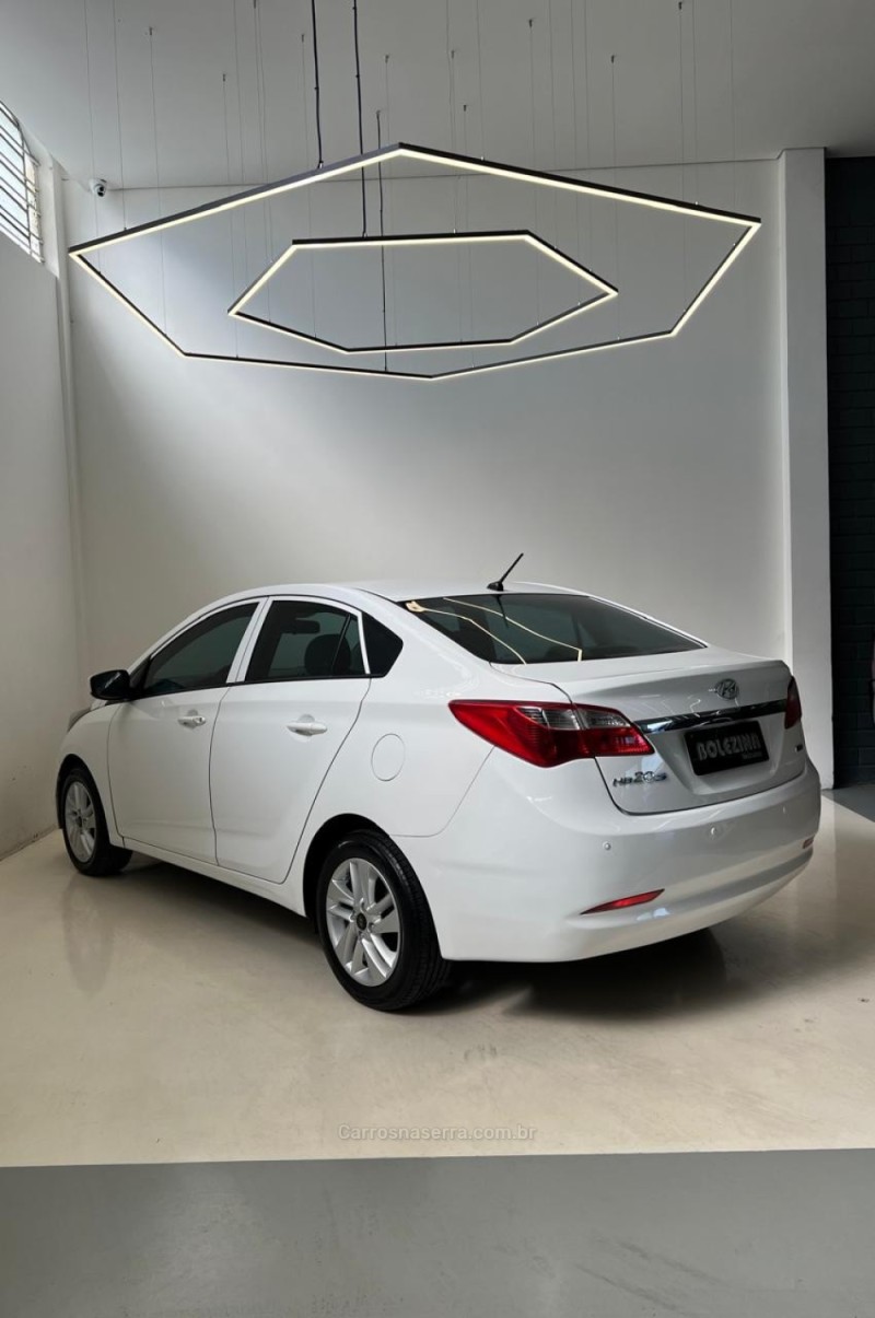 HB20S 1.0 COMFORT 12V FLEX 4P MANUAL - 2015 - NOVO HAMBURGO