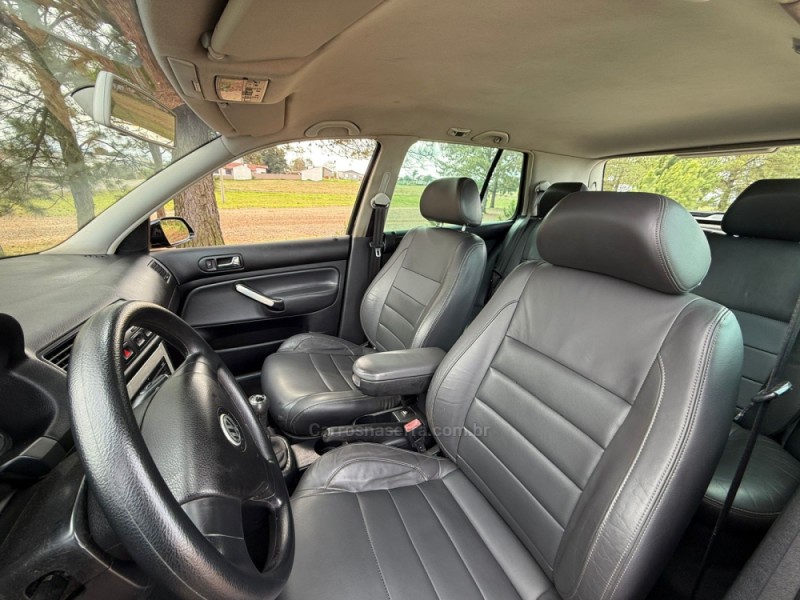 GOLF 1.6 MI SPORTLINE 8V FLEX 4P MANUAL - 2011 - VACARIA