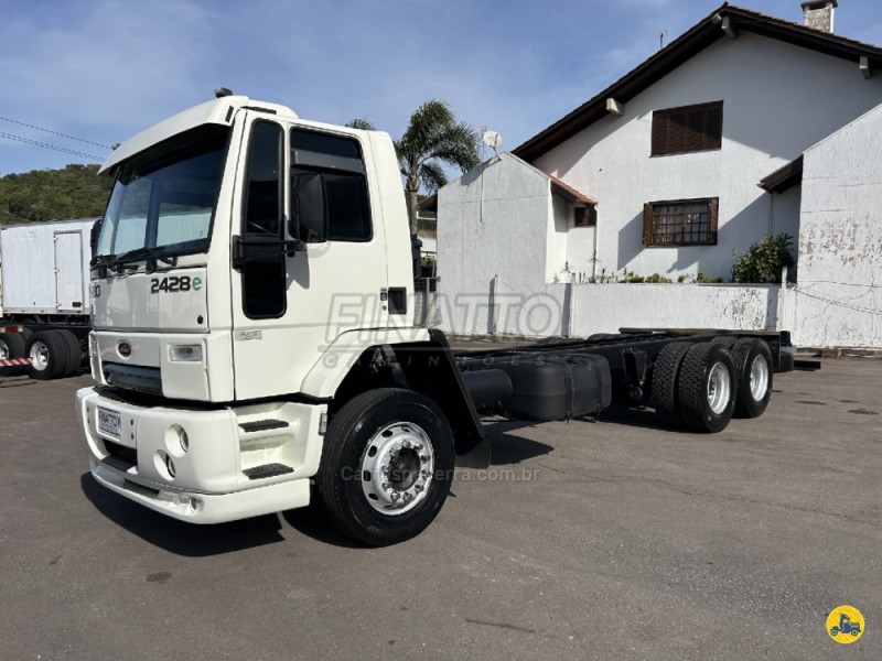 CARGO 2428 E T 3 EIXOS - 2006 - GARIBALDI