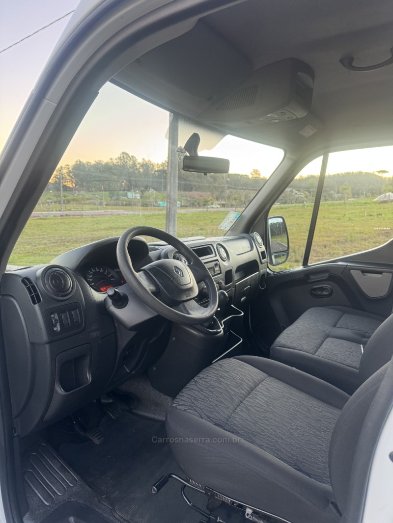 MASTER 2.3 DCI CHASSI CABINE L2H1 16V DIESEL 2P MANUAL - 2022 - CARLOS BARBOSA
