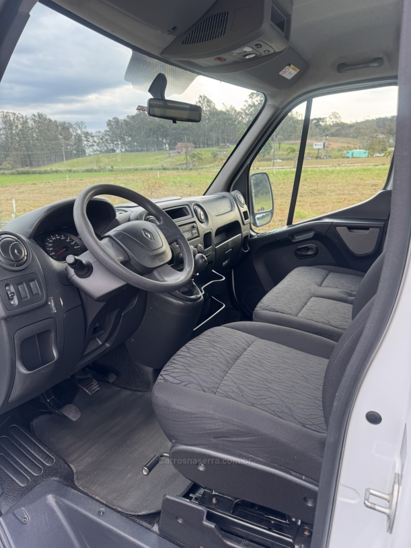 MASTER 2.3 DCI CHASSI CABINE L2H1 16V DIESEL 2P MANUAL - 2022 - CARLOS BARBOSA