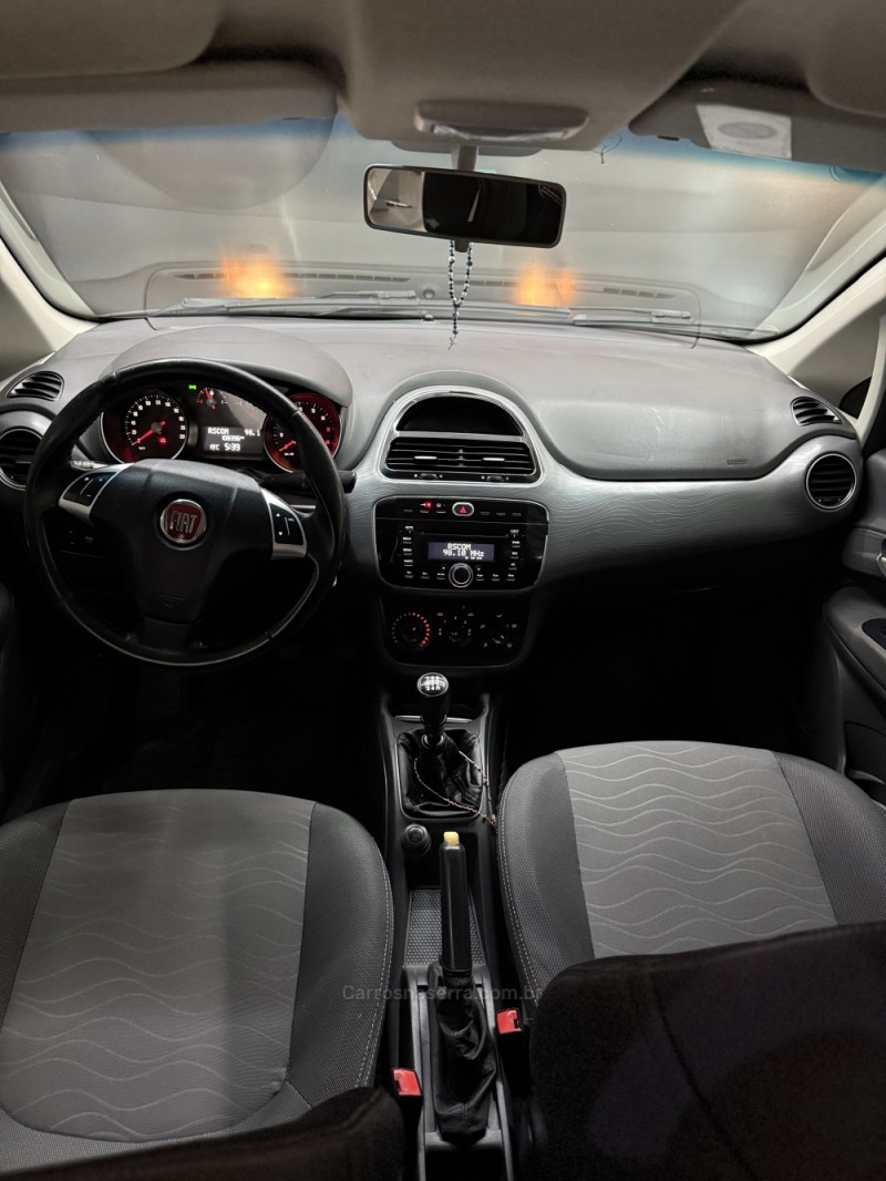PUNTO 1.4 ATTRACTIVE ITALIA 8V FLEX 4P MANUAL - 2016 - FARROUPILHA