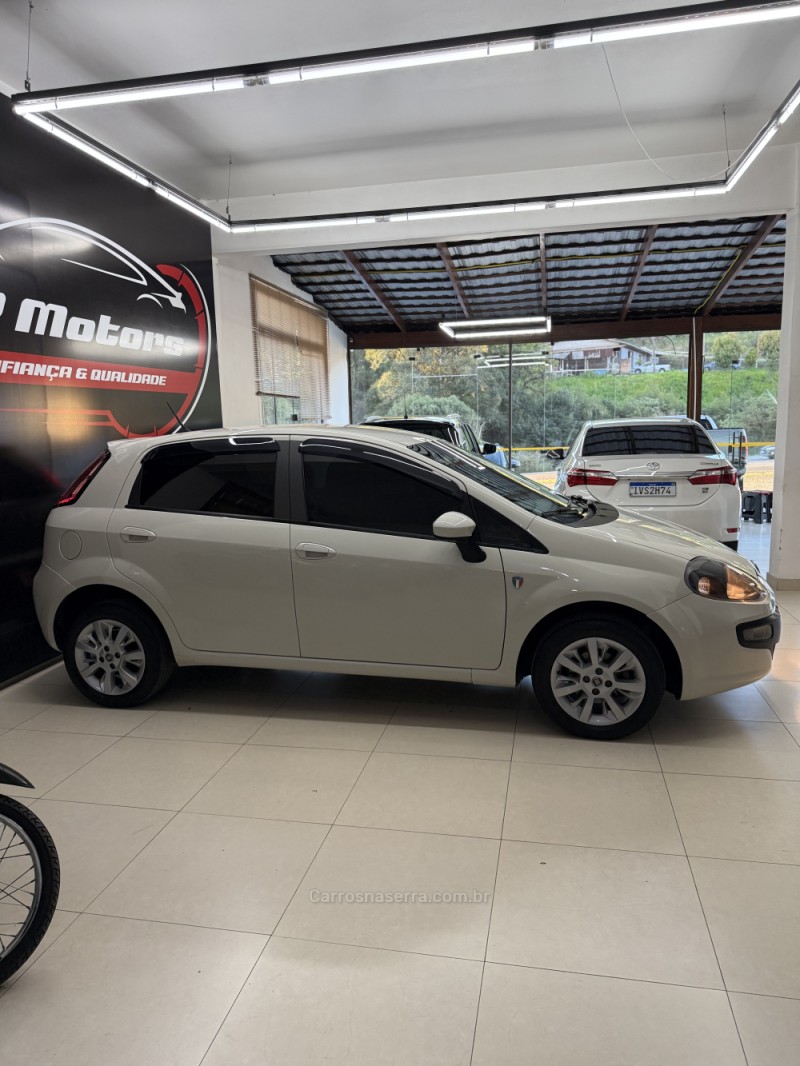 PUNTO 1.4 ATTRACTIVE ITALIA 8V FLEX 4P MANUAL - 2016 - FARROUPILHA