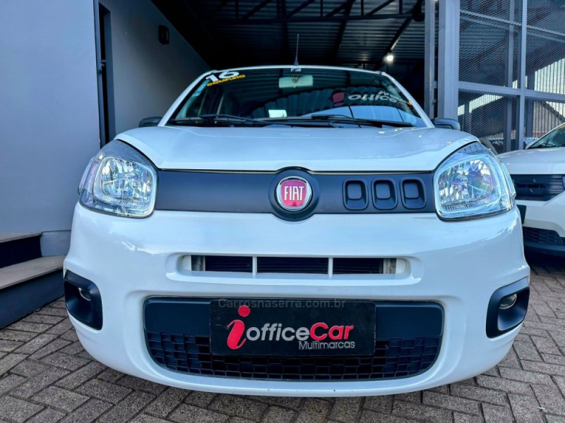 UNO 1.0 EVO ATTRACTIVE 8V FLEX 4P MANUAL - 2016 - TRêS COROAS