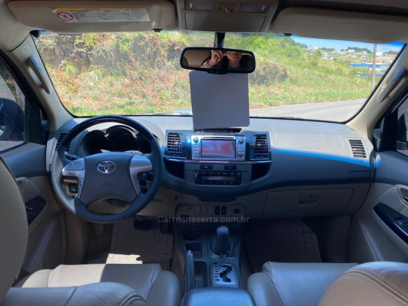 HILUX SW4 3.0 SRV 4X4 7 LUGARES 16V TURBO INTERCOOLER DIESEL 4P AUTOMÁTICO - 2012 - FLORES DA CUNHA