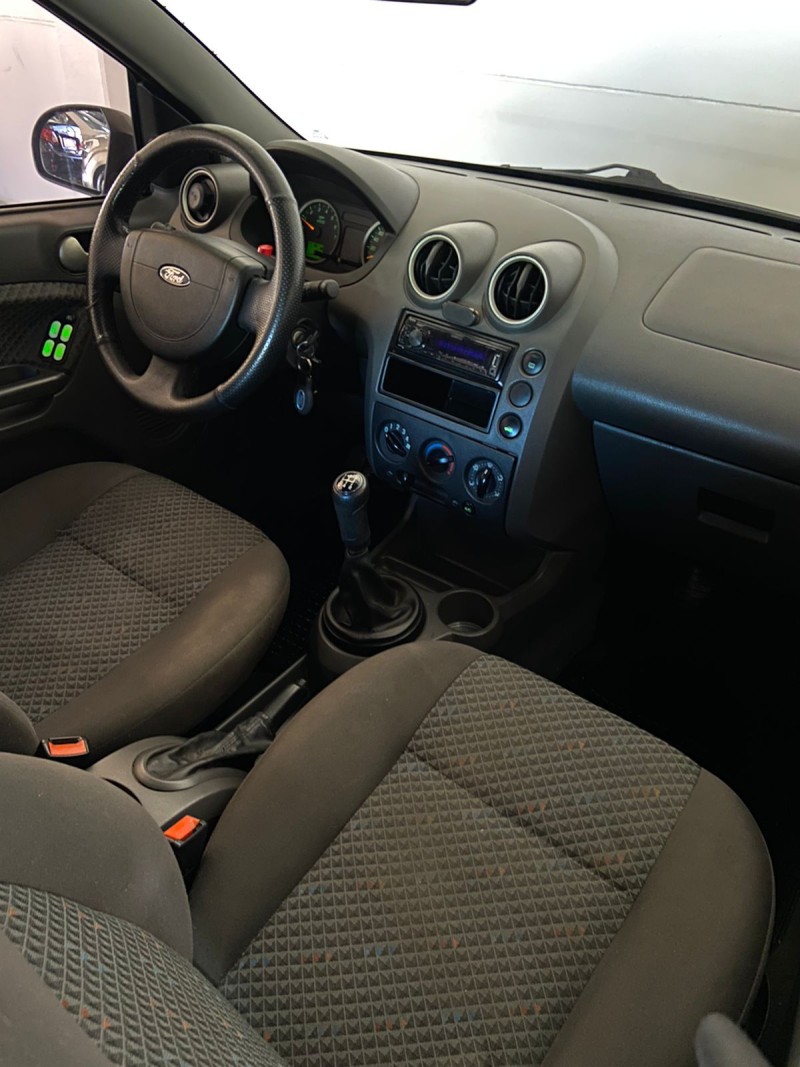 FIESTA 1.6 MPI CLASS 8V GASOLINA 4P MANUAL - 2006 - FARROUPILHA