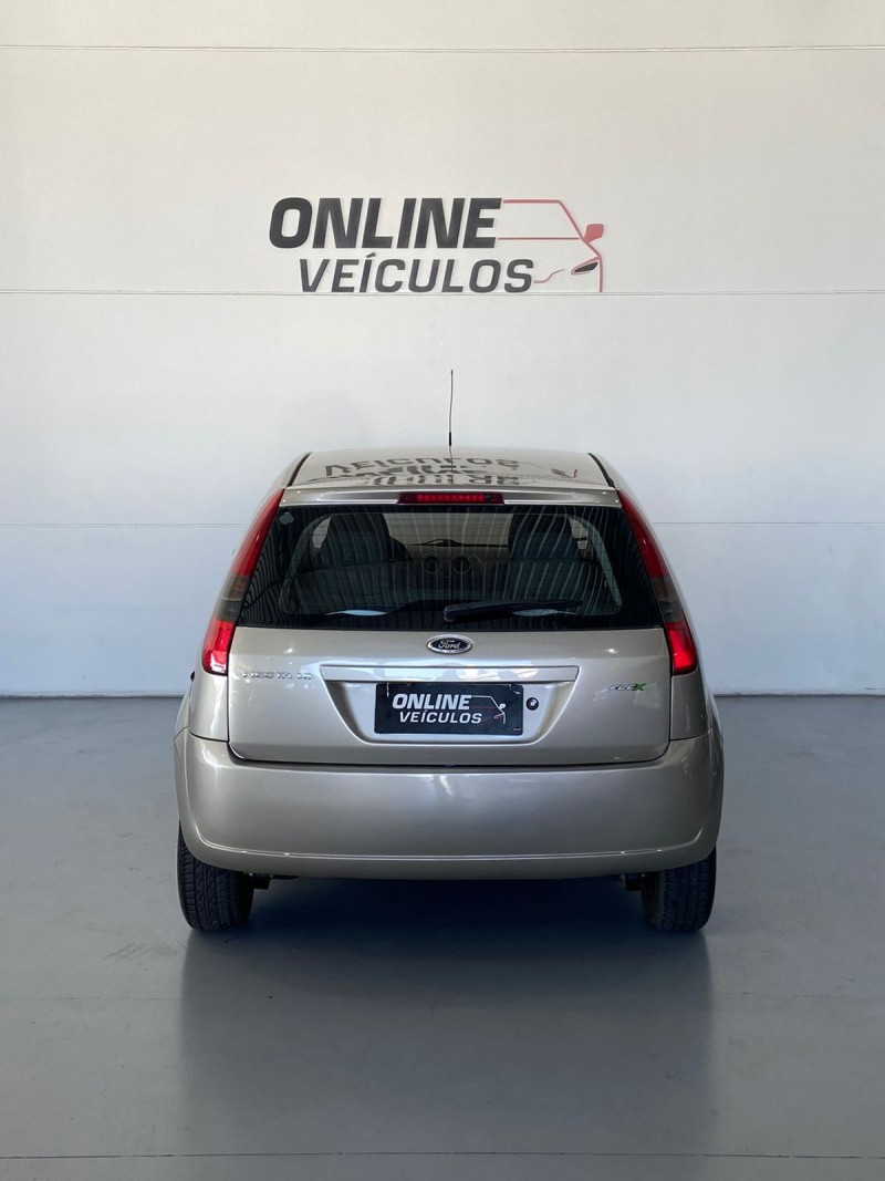 FIESTA 1.6 MPI CLASS 8V GASOLINA 4P MANUAL - 2006 - FARROUPILHA
