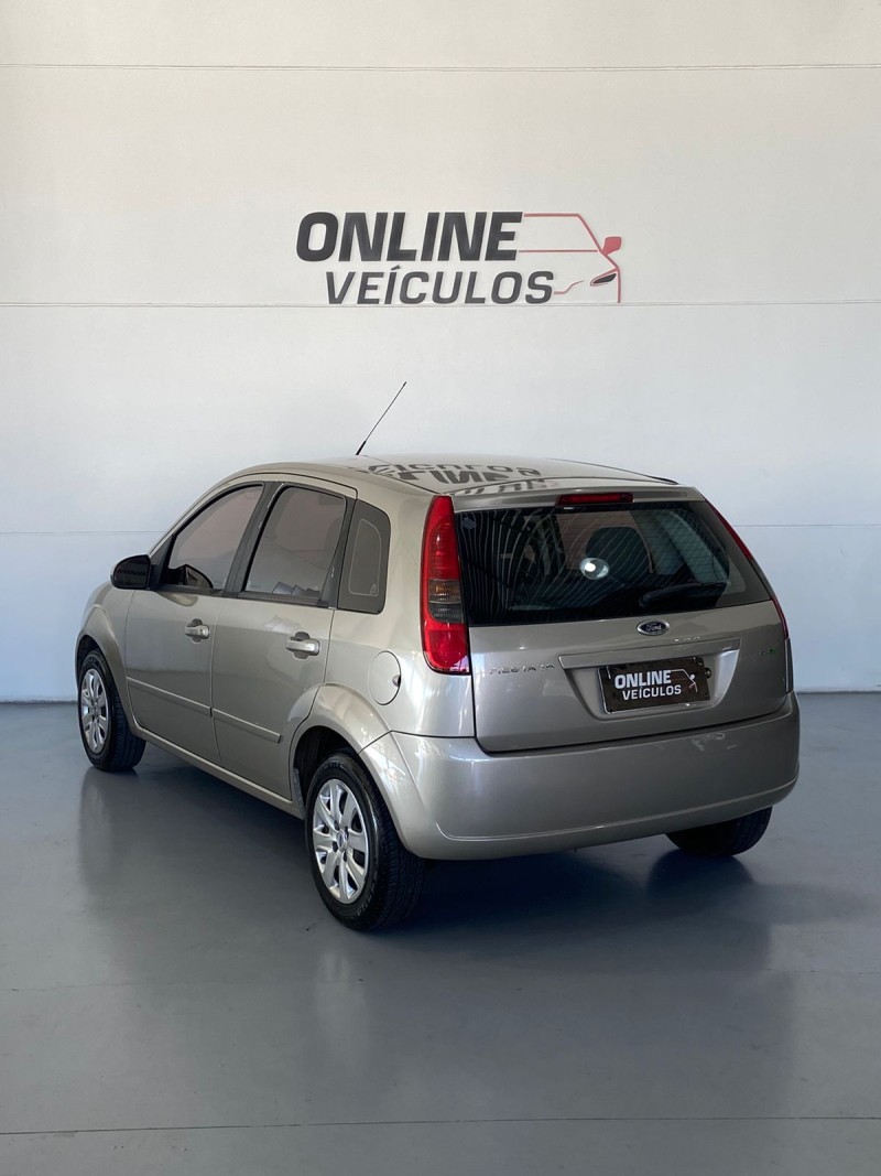 FIESTA 1.6 MPI CLASS 8V GASOLINA 4P MANUAL - 2006 - FARROUPILHA