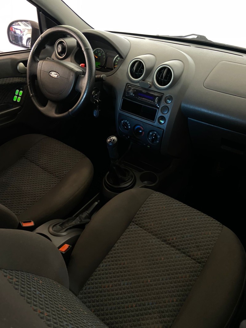 FIESTA 1.6 MPI CLASS 8V GASOLINA 4P MANUAL - 2006 - FARROUPILHA