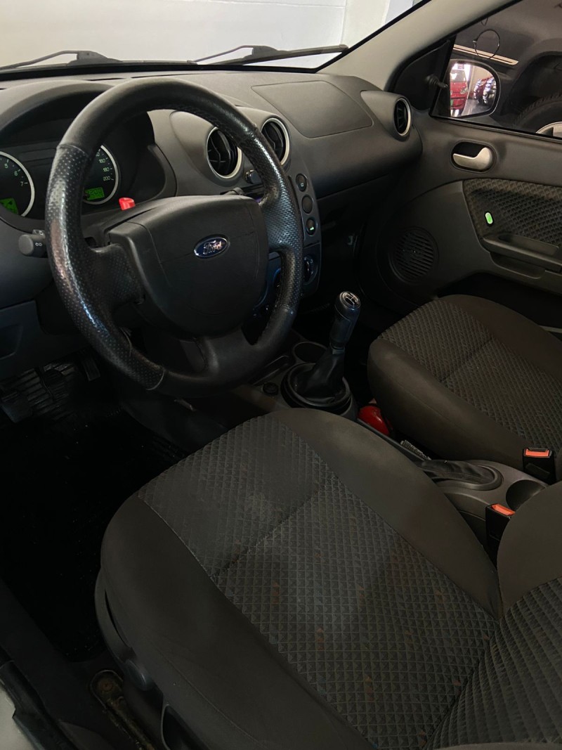 FIESTA 1.6 MPI CLASS 8V GASOLINA 4P MANUAL - 2006 - FARROUPILHA