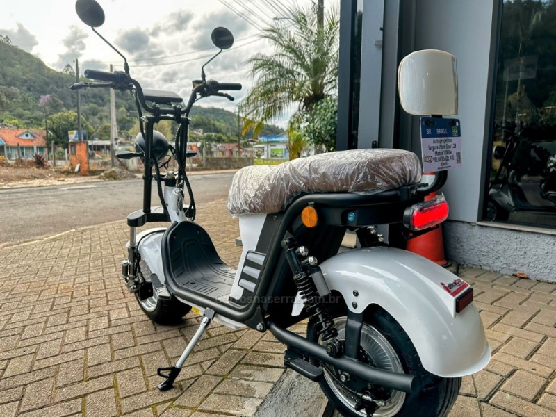 SCOOTER ELÉTRICA  - 2025 - TRêS COROAS