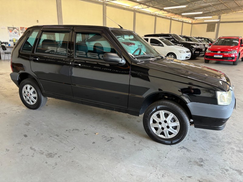 UNO 1.0 MPI MILLE FIRE ECONOMY 8V FLEX 4P MANUAL - 2009 - BOM PRINCíPIO
