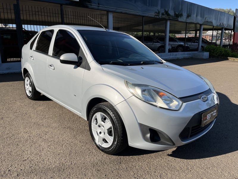 FIESTA 1.6 SE SEDAN 16V FLEX 4P MANUAL - 2014 - BOM PRINCíPIO