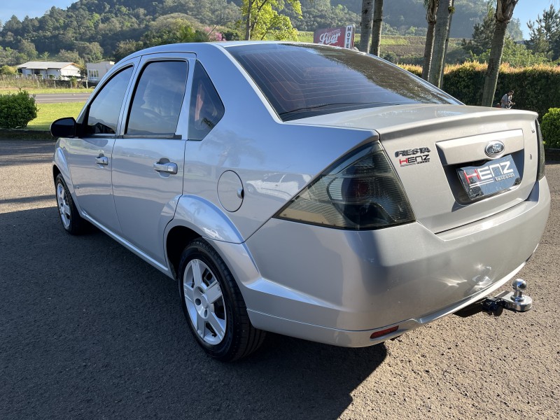 FIESTA 1.6 SE SEDAN 16V FLEX 4P MANUAL - 2014 - BOM PRINCíPIO