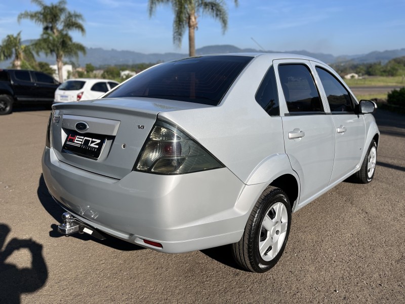 FIESTA 1.6 SE SEDAN 16V FLEX 4P MANUAL - 2014 - BOM PRINCíPIO