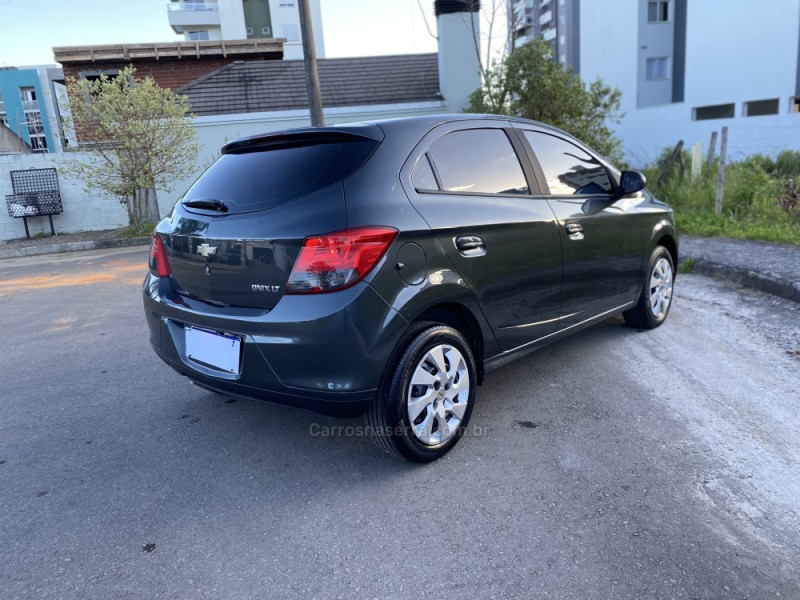 ONIX 1.4 MPFI LT 8V FLEX 4P MANUAL - 2016 - CAXIAS DO SUL