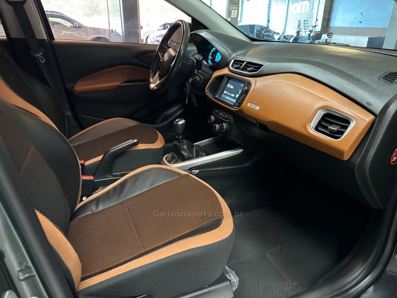 ONIX 1.4 MPFI ACTIV 8V FLEX 4P MANUAL - 2017 - SAPIRANGA