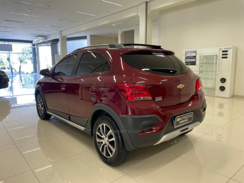 ONIX 1.4 MPFI ACTIV 8V FLEX 4P MANUAL - 2018 - VERANóPOLIS