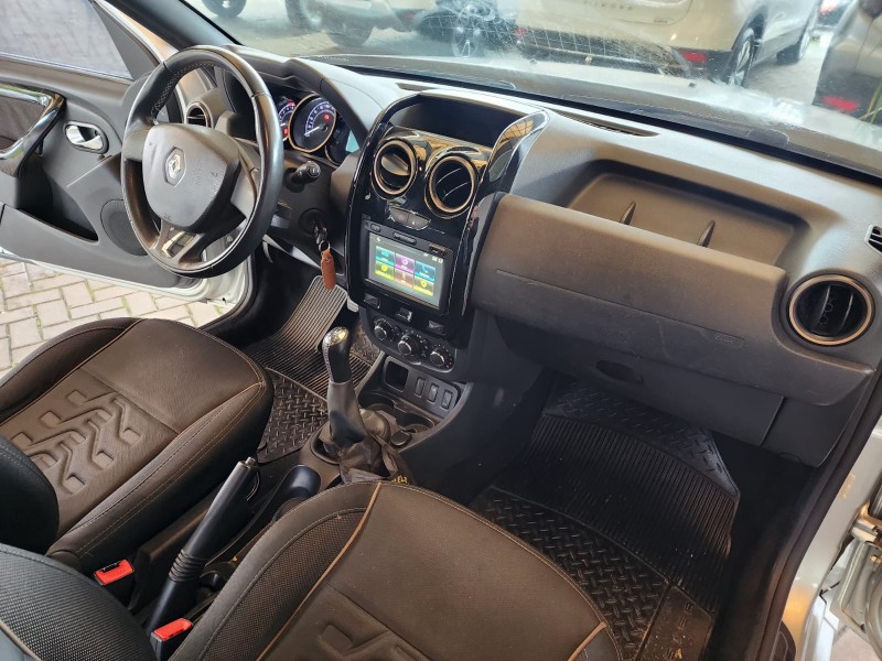 DUSTER 1.6 DYNAMIQUE 4X2 16V FLEX 4P MANUAL - 2017 - CAXIAS DO SUL