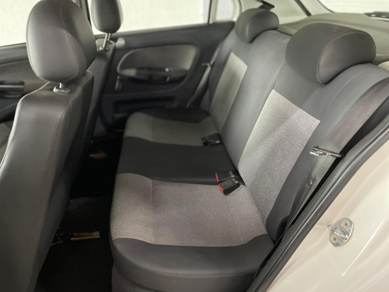 GOL 1.6 MI CITY 8V FLEX 4P MANUAL - 2014 - BOM PRINCíPIO