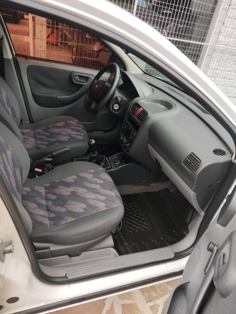 CORSA 1.0 MPFI JOY 8V GASOLINA 4P MANUAL - 2003 - TRêS COROAS