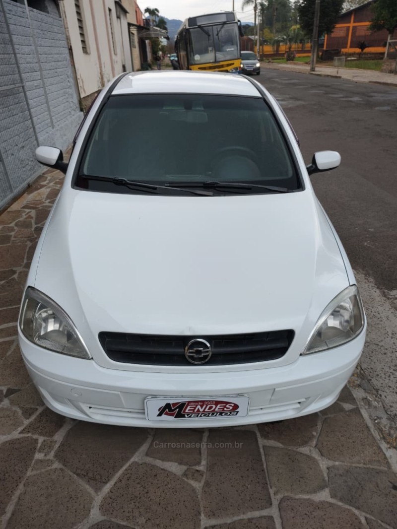 CORSA 1.0 MPFI JOY 8V GASOLINA 4P MANUAL - 2003 - TRêS COROAS