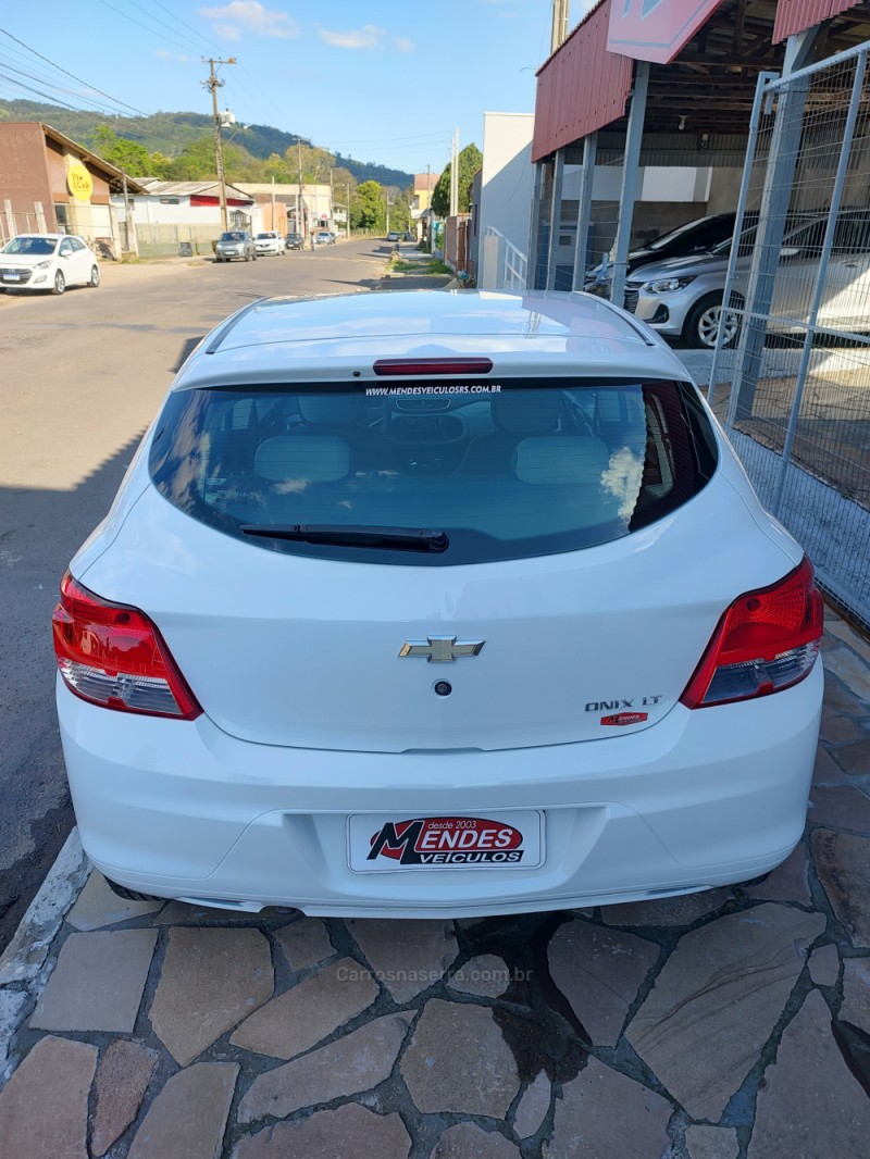 ONIX 1.0 MPFI LT 8V FLEX 4P MANUAL - 2016 - TRêS COROAS