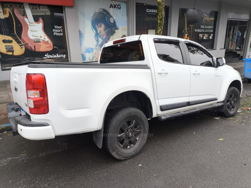 S10 2.4 LT 4X2 CD 8V FLEX 4P MANUAL - 2016 - FARROUPILHA