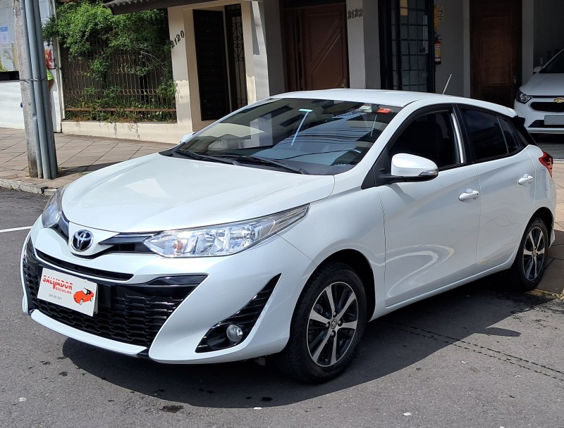 yaris 1.5 xs connect 16v flex 4p automatico 2022 flores da cunha