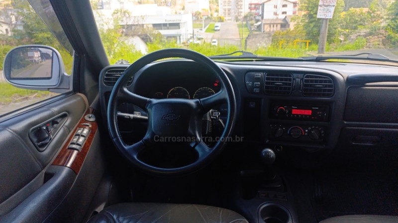 S10 2.8 EXECUTIVE 4X4 CD 12V TURBO INTERCOOLER DIESEL 4P MANUAL - 2004 - CAXIAS DO SUL