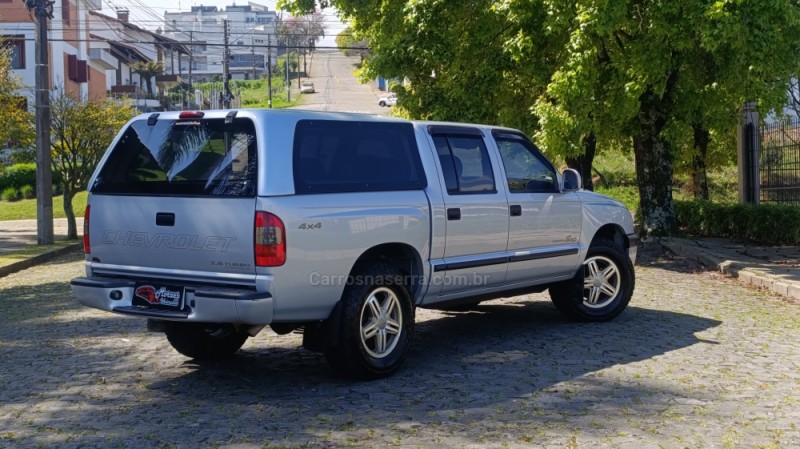 S10 2.8 EXECUTIVE 4X4 CD 12V TURBO INTERCOOLER DIESEL 4P MANUAL - 2004 - CAXIAS DO SUL