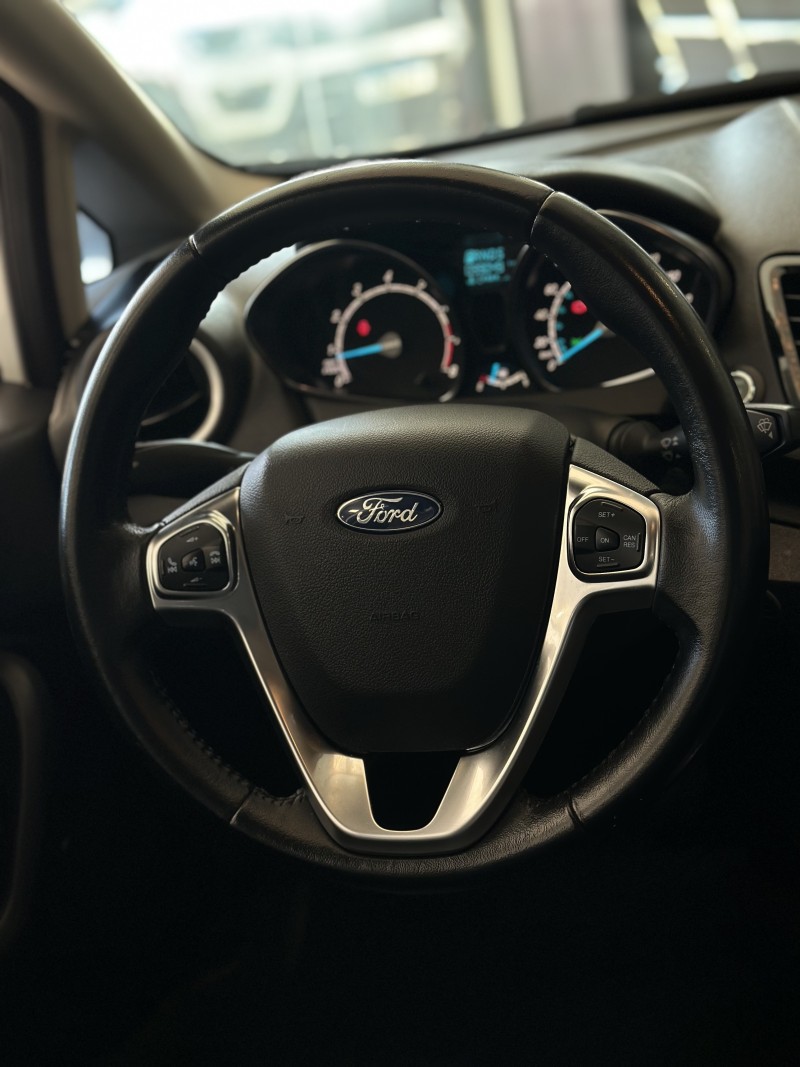 FIESTA 1.6 TITANIUM SEDAN 16V FLEX 4P AUTOMÁTICO - 2016 - CAXIAS DO SUL