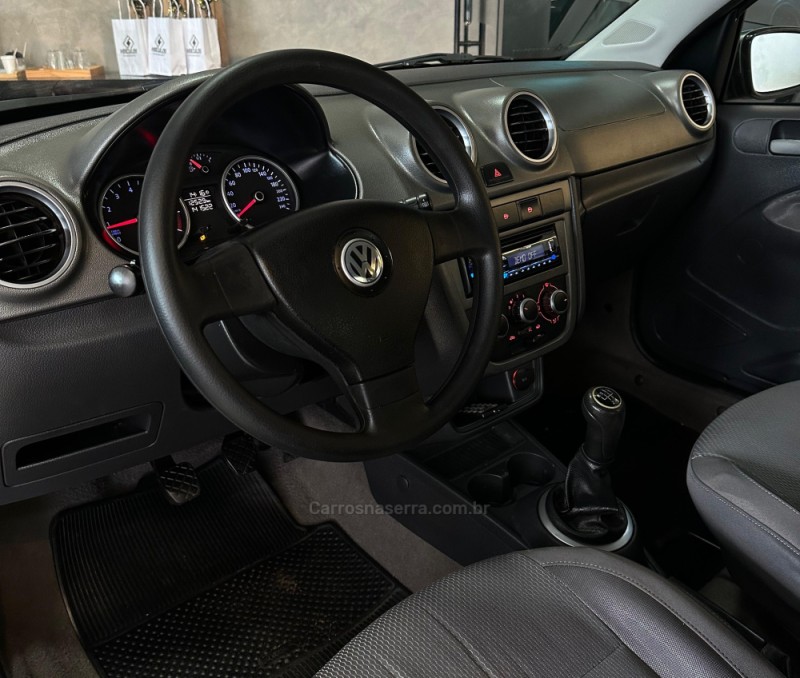 VOYAGE 1.6 MI COMFORTLINE 8V FLEX 4P MANUAL - 2011 - ENCANTADO