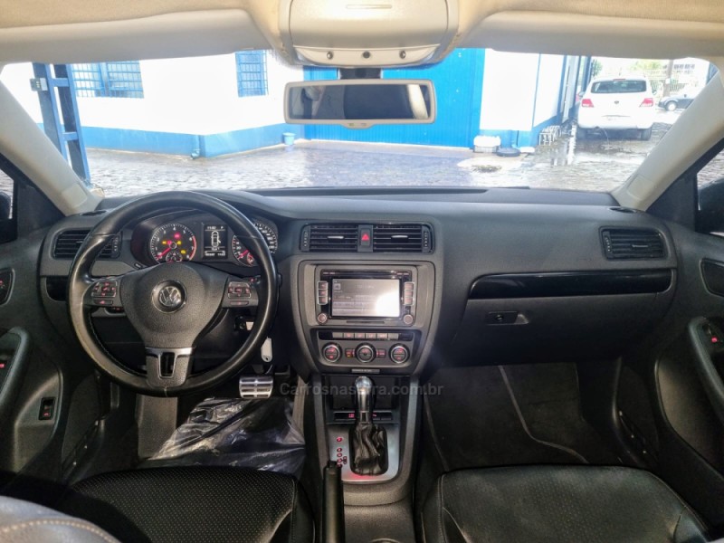 JETTA 2.0 COMFORTLINE FLEX 4P TIPTRONIC - 2013 - VACARIA