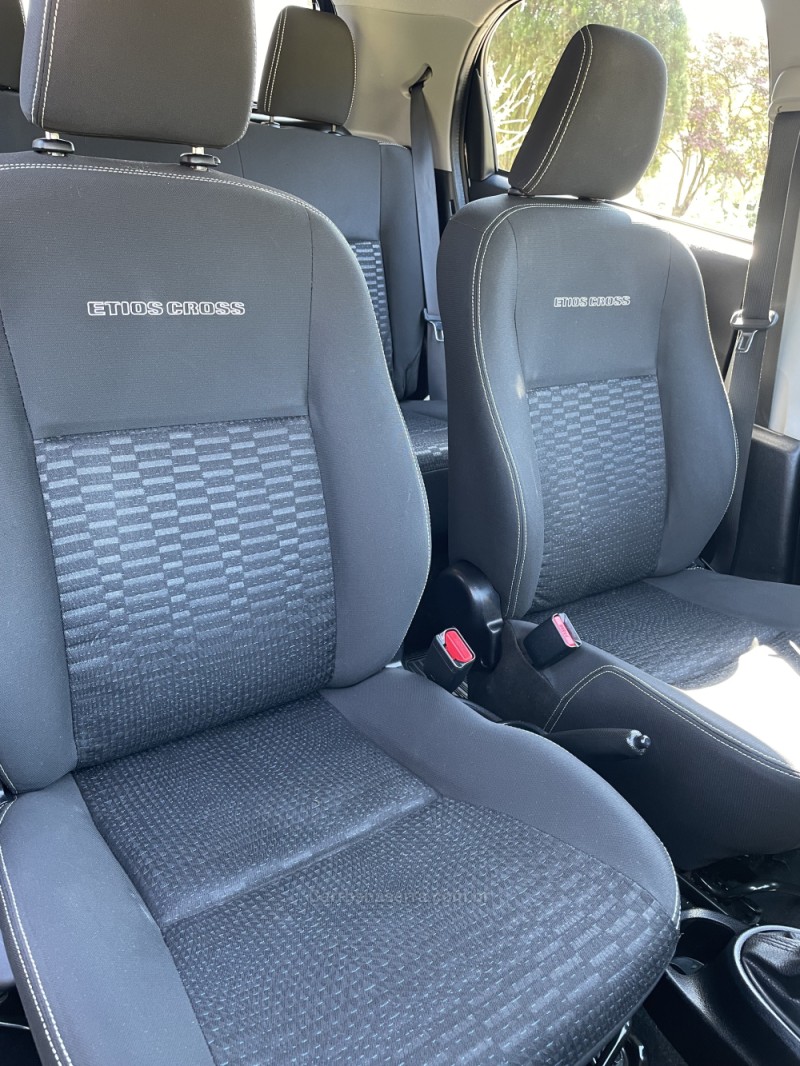 ETIOS CROSS 1.5 16V FLEX 4P MANUAL - 2014 - BENTO GONçALVES