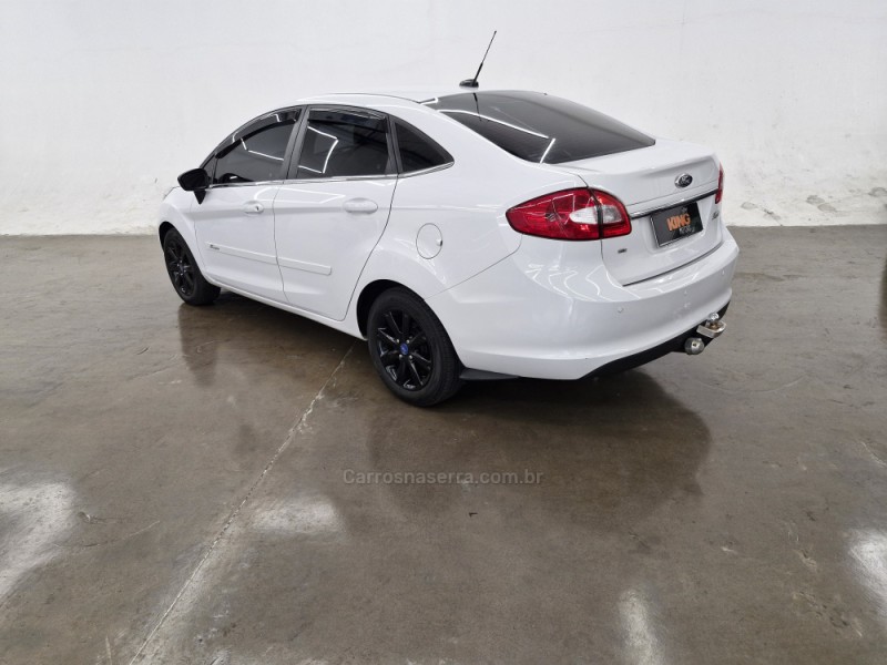 FOCUS 1.6 SE SEDAN 16V FLEX 4P MANUAL - 2013 - CAXIAS DO SUL