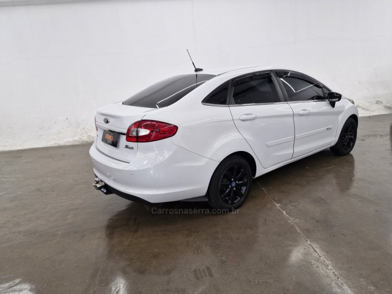 FOCUS 1.6 SE SEDAN 16V FLEX 4P MANUAL - 2013 - CAXIAS DO SUL
