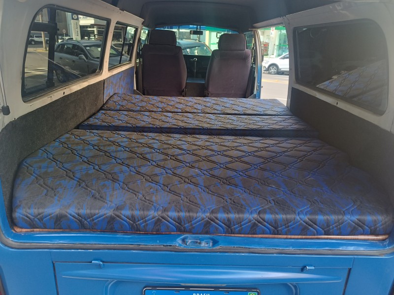KOMBI 1.6 FURGÃO 8V GASOLINA 3P MANUAL - 2002 - FLORES DA CUNHA