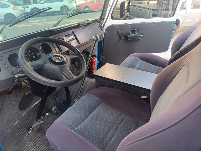 KOMBI 1.6 FURGÃO 8V GASOLINA 3P MANUAL - 2002 - FLORES DA CUNHA