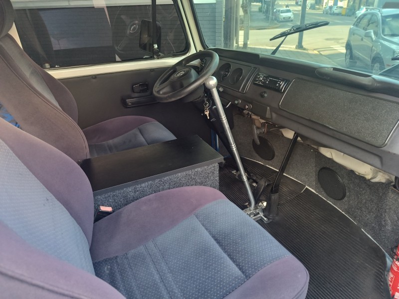 KOMBI 1.6 FURGÃO 8V GASOLINA 3P MANUAL - 2002 - FLORES DA CUNHA