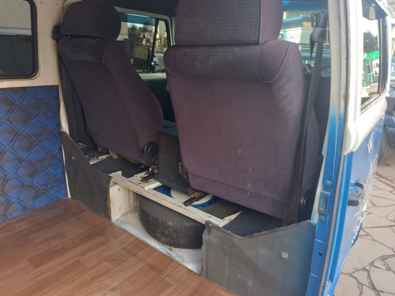 KOMBI 1.6 FURGÃO 8V GASOLINA 3P MANUAL - 2002 - FLORES DA CUNHA
